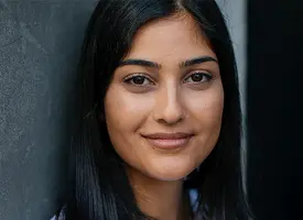 Porträtfoto der Schauspielerin Sogol Faghani, IAF Absolventin, besetzt in The Phoenician Scheme